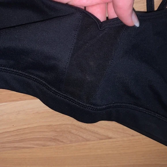 Alo Yoga | Goddess Sports Bra Size Medium - Picture 4 of 8